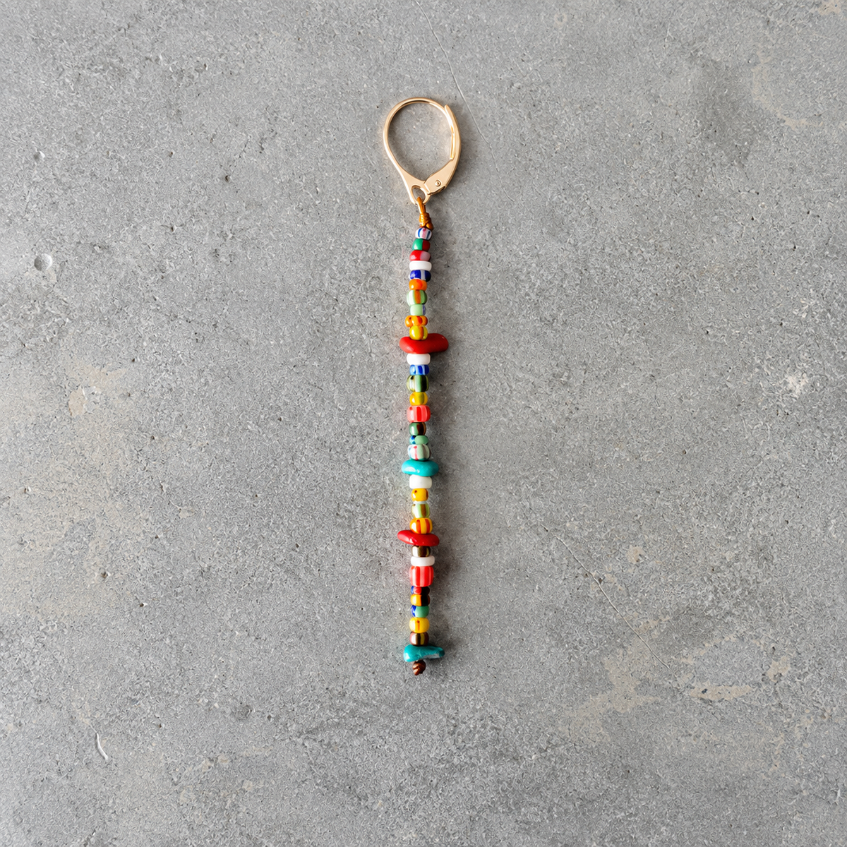 Mono boucle pendante Perle africaine Turquoise Corail Heishi