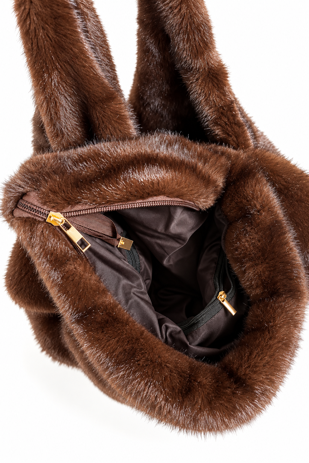 ROMY, sac cabas souple en fausse fourrure BRUT.E, vue du modèle et de ses longues anses