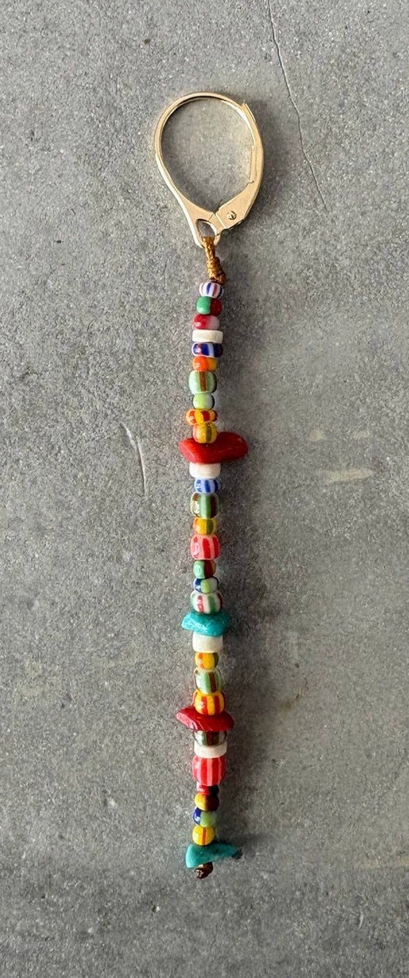 Mono boucle pendante Perle africaine Turquoise Corail Heishi